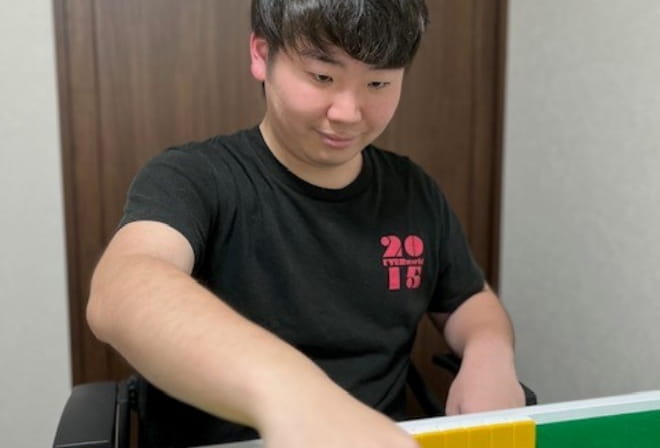 麻雀をしている写真