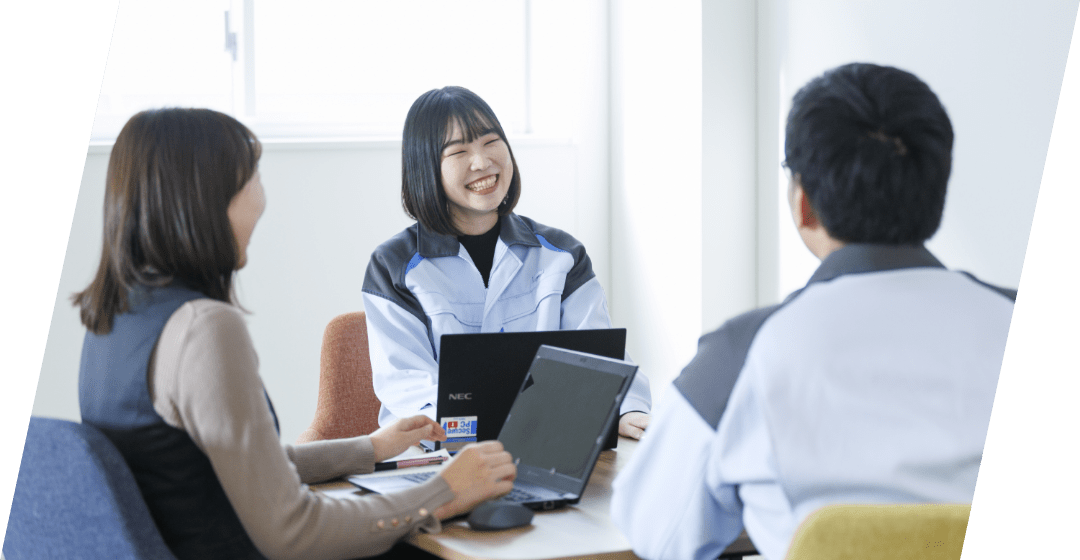 3人で話している写真